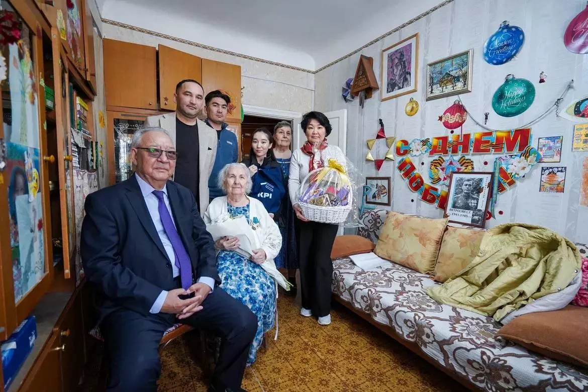 Компания КРІ поздравила тружеников тыла с Днём Победы