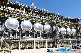 «ҚазМұнайГаз» ҰК АҚ Басқарма төрағасы Асхат Хасенов пен «KPI Inc» ЖШС Бас директоры Дамир Әшімов кәсіпорынның өндірістік цехтарын аралап көрді